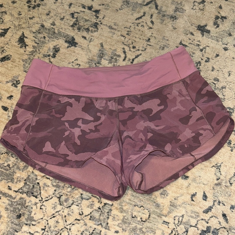 Lululemon pink camo speed up shorts 2.5 in